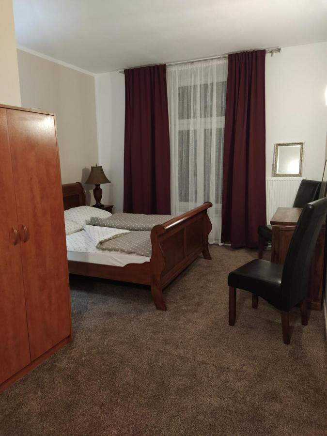 Hotel Koruna Penzion Teplice nad Metují Zewnętrze zdjęcie