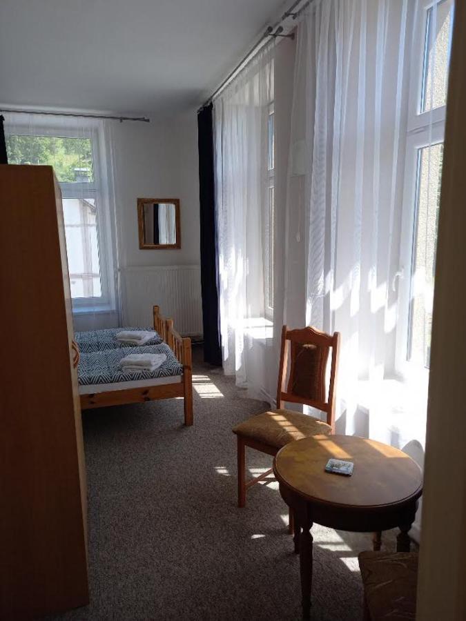 Hotel Koruna Penzion Teplice nad Metují Zewnętrze zdjęcie