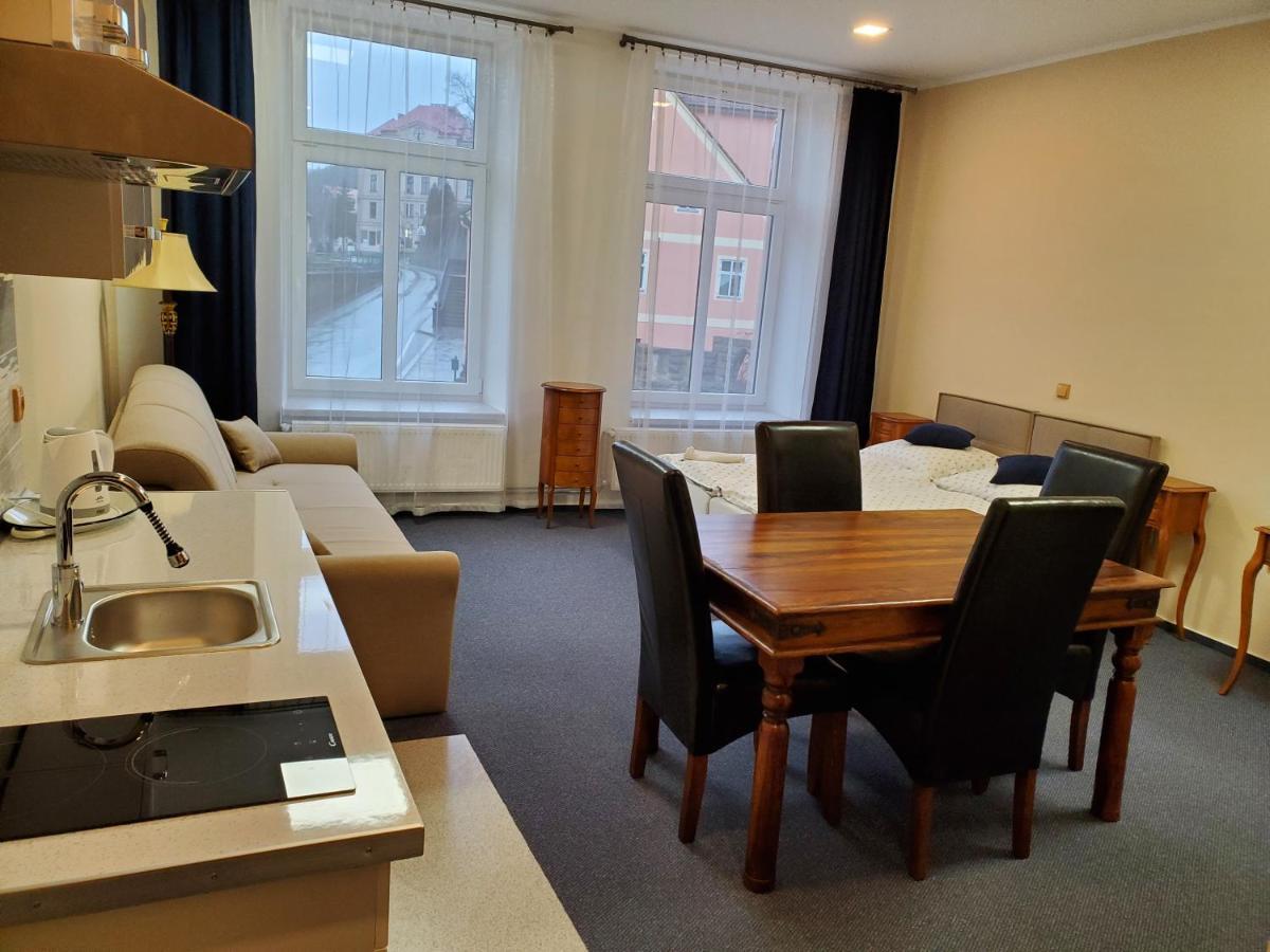 Hotel Koruna Penzion Teplice nad Metují Zewnętrze zdjęcie