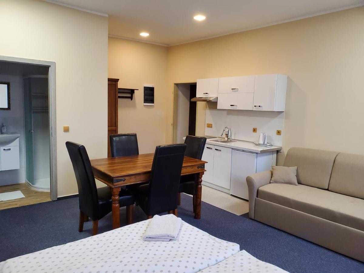 Hotel Koruna Penzion Teplice nad Metují Zewnętrze zdjęcie