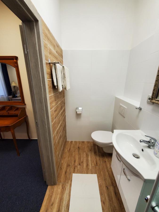 Hotel Koruna Penzion Teplice nad Metují Zewnętrze zdjęcie